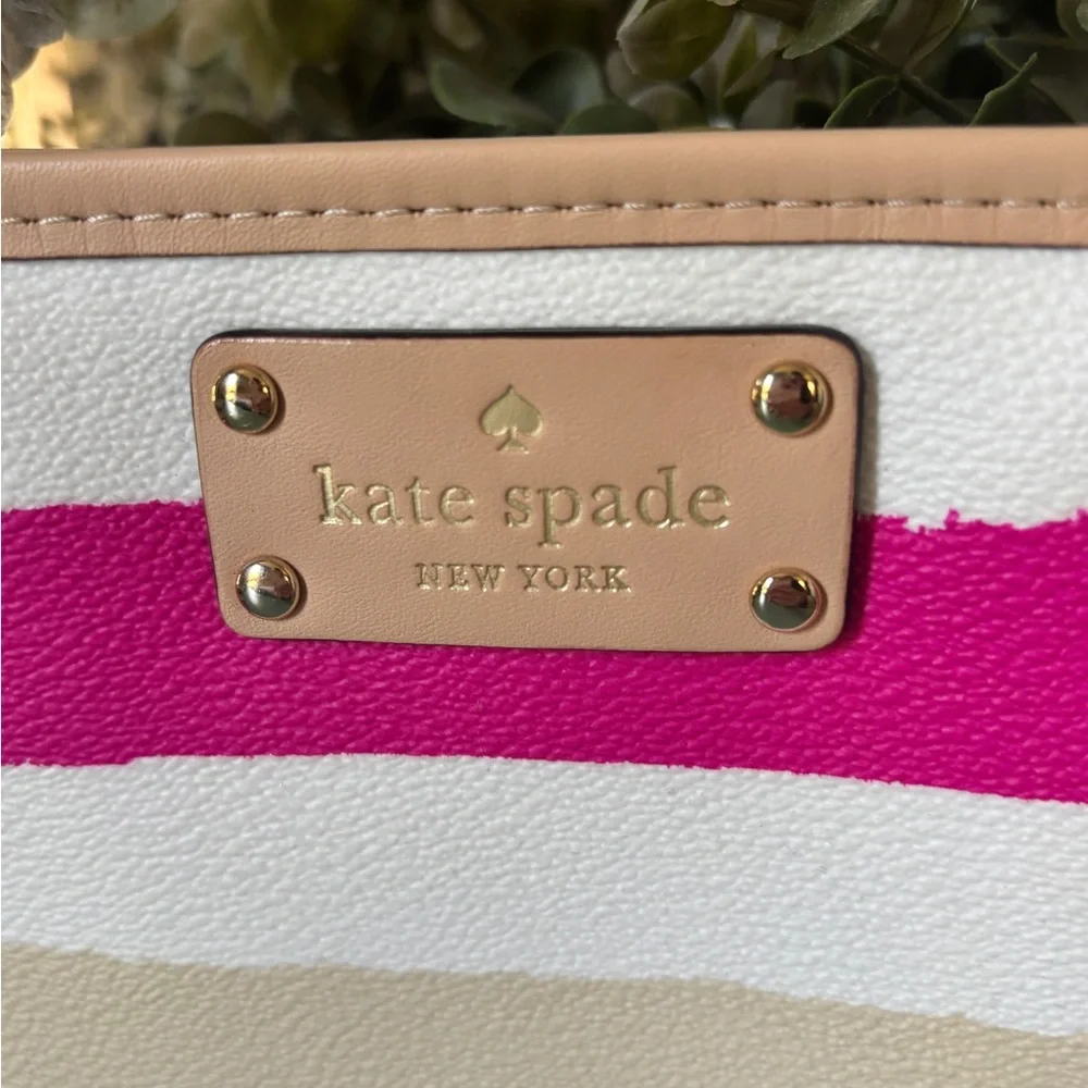 KATE SPADE Bondi Road Adrianne Pink & Cream Pouch NWT - Picture 2 of 5